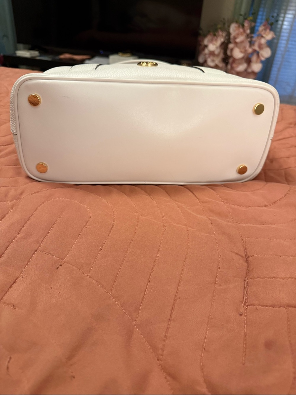 Michael Kors White Pebbled Leather Tote with Gold Logo Accent and Logo Strap - Picture 4 of 4